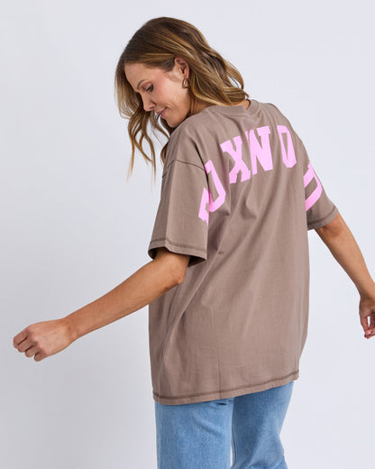Foxwood Interval Tee - Brown/Bright Pink