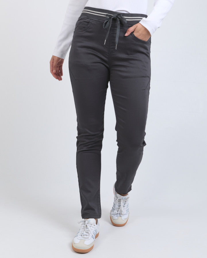 Sylvia Jogger - Charcoal