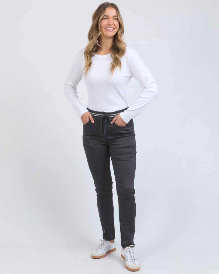 Sylvia Jogger - Charcoal