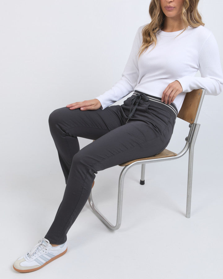 Sylvia Jogger - Charcoal